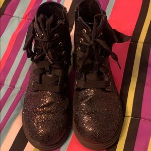 Size 11 girls’ Jo Jo Siwa sparkle bow zip boots